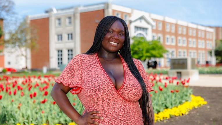 Graduating Senior Jazmine Benson Portrait.